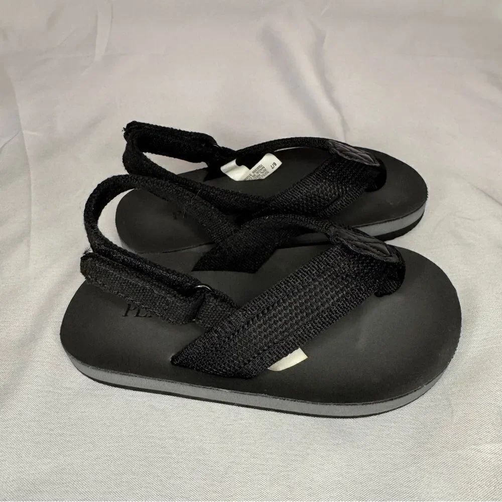 Toddler faux leather sandals size 6/7